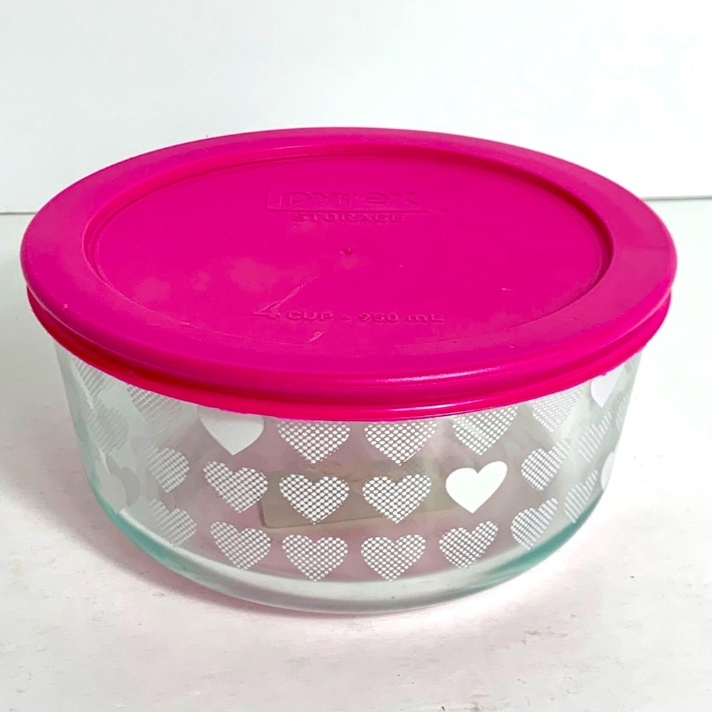HTF 2017 Pyrex Valentines White Hearts 4 C Bowl w Hot Pink Lid Discontinued New